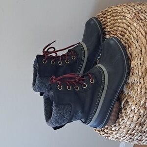 Sorel Womens Slimpack II Red Lace Boots Black Leather/Grey Quilted Felt Size 7.5